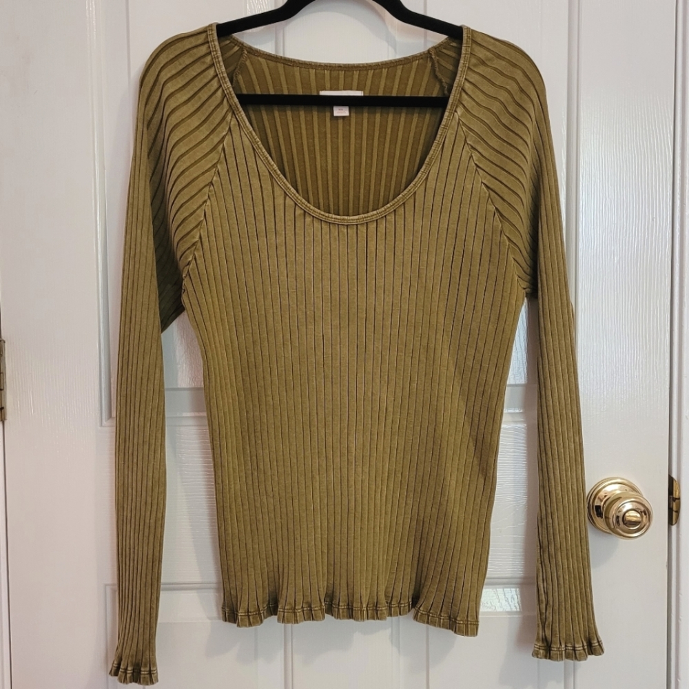 Stretchy, Ribbed Knox Rose top